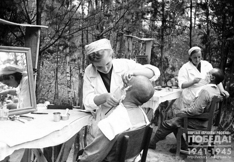 Haircut and shave for soldiers at the front-line hairdresser