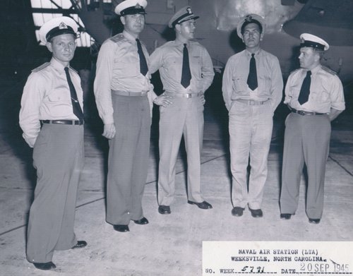 Советские и американские летчики на авиабазе в США