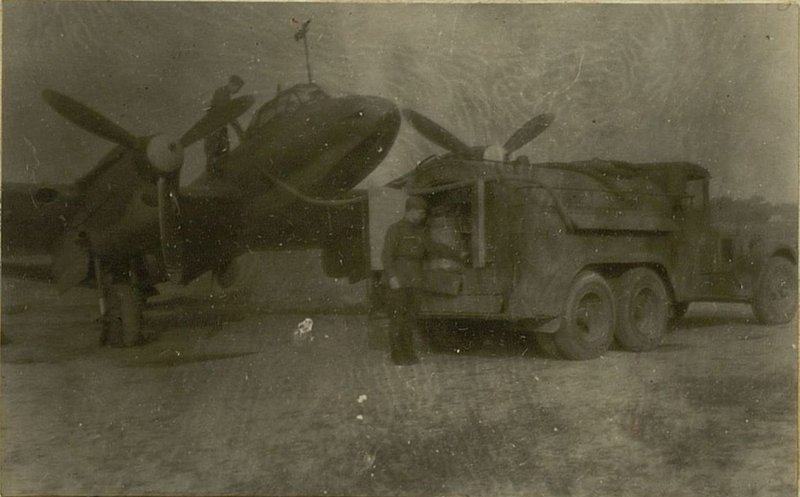 Фотография: Альбом о работе автотранспорта 451 батальона аэродромного обслуживания, 1941-1945 гг.