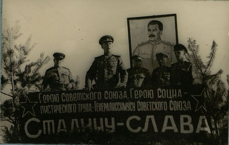 Фотография: Парад частей армии на месте боев на Сандомирском плацдарме