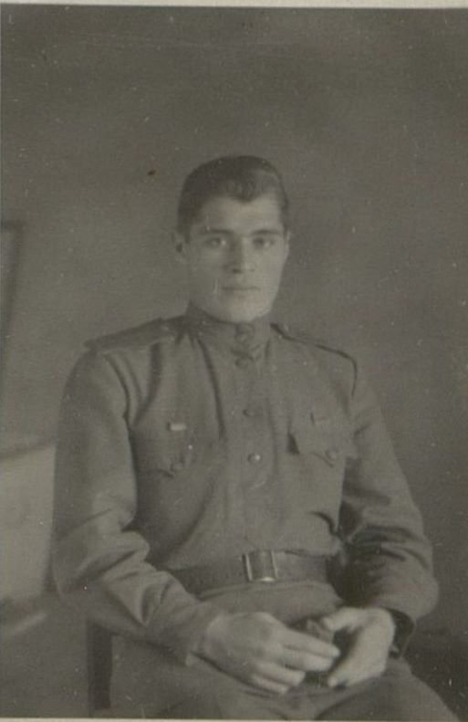 Фотография: Помощник начальника госпиталя по строевой части капитан Попов С.М.