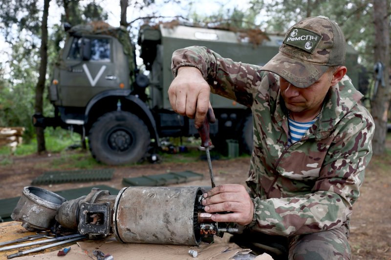 Ремонт военной техники ВДВ РФ в полевом лагере ЛНР