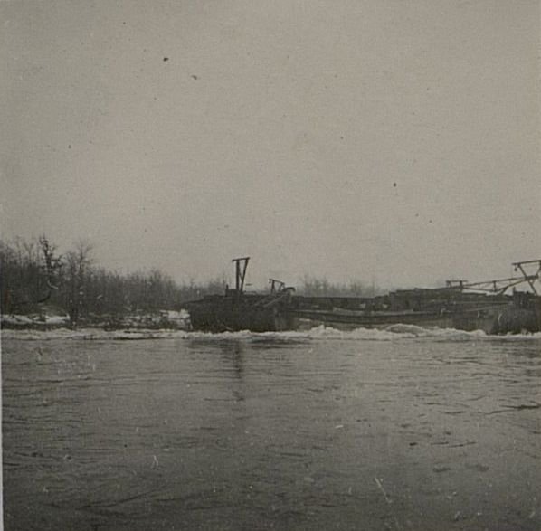 Image: Krupp ferries damaged by ice drift