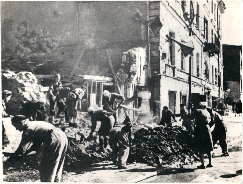 After bombing on Moskovsky Prospekt