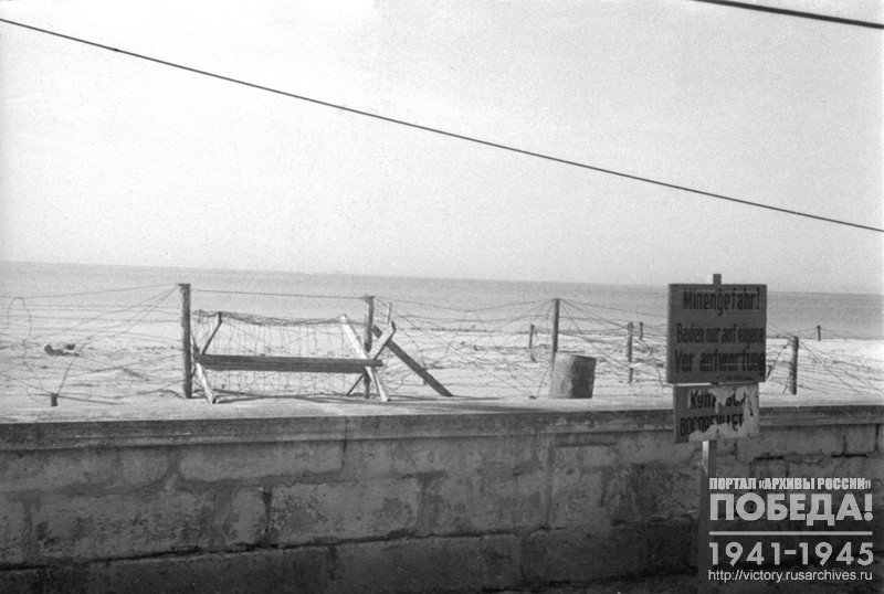 Eupatoria beach, mined by the Germans. Evpatoria, April 25, 1944