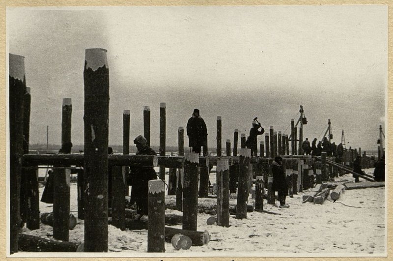 Фотография: Обстройка низовой части свай