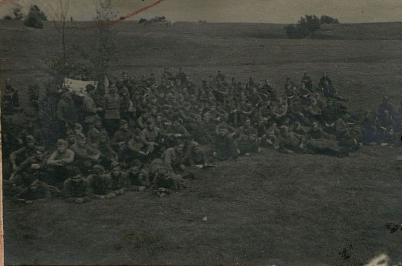 Image: Soldiers and commanders listen to the concert