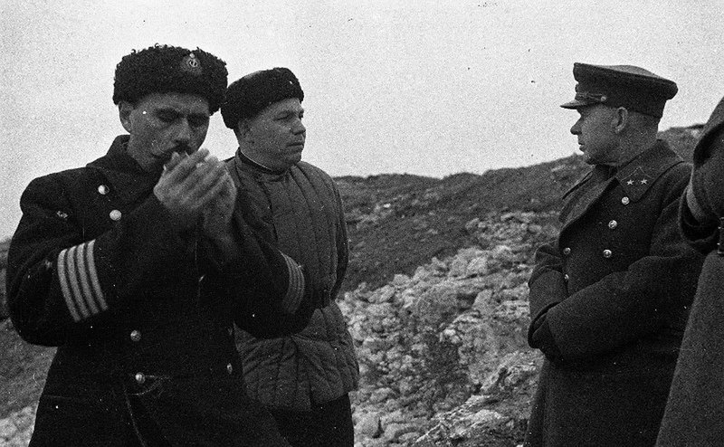 Полковник Павел Горпищенко, генерал-лейтенант Аркадий Хренов на Сапун-горе