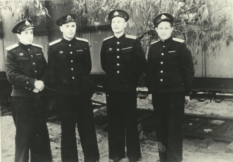The personnel of the 1116th artillery battery of the 406th railway artillery division