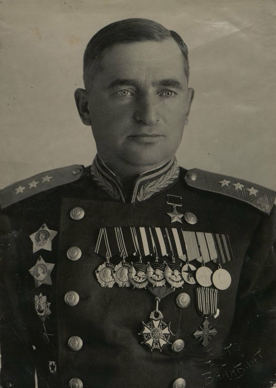 Фотография: Командовавший 5 гвардейской Армией с 20 октября 1942 г. по 21 июля 1946 г. Герой Советского Союза гв. генерал-полковник Жадов Алексей Семенович