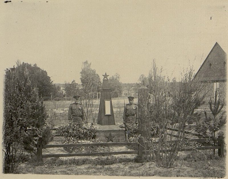 Image: Military burial of unknown soldiers, Grodno region, Sapotskinsky district, Novikovsky village council, named after Yuzifatov, east 500 m of the Augustow canal.