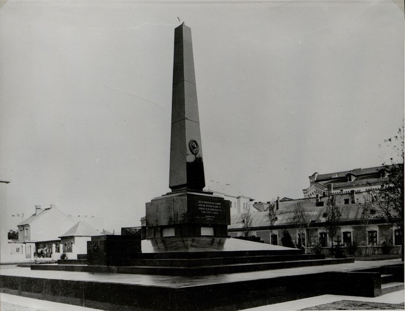 Image: City of Miskolc. Monument on a separate mass grave