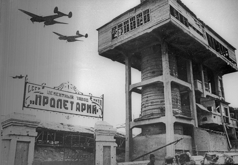 Самолеты Пе-2 в полете