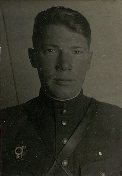 Image: The platoon commander of the 2nd engineering company, Guards Lieutenant Antipov V.G.