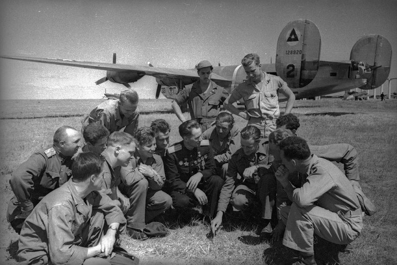 Mikhail Avdeev, Captain of the 6th Guards Fighter Aviation Regiment, and US pilots at Consolidated B-24 Liberator