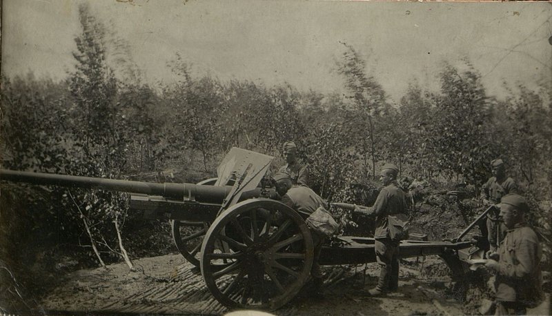 Фотография: По немецким гадам, засевшим в русском городе Ржеве, огонь!