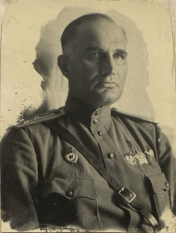 Фотография: Командир 192 гвардии стрелкового полка гвардии полковник Кожевников Я.И.