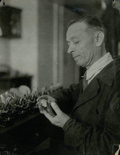 N.V.Romanov, catgut factory. Awarded by the medal “For labor distinction”. Kazan. 1941-1945