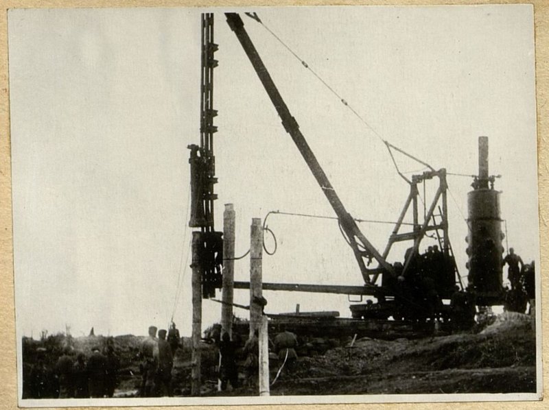 Фотография: Забивка свай копром "Треугольник" на эстакадной части моста у правого берега
