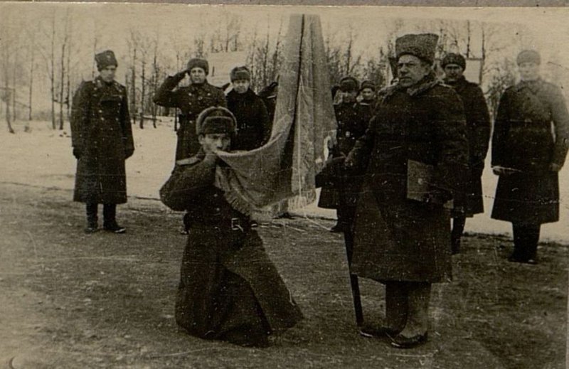 Фотография: Вручение знамени полку