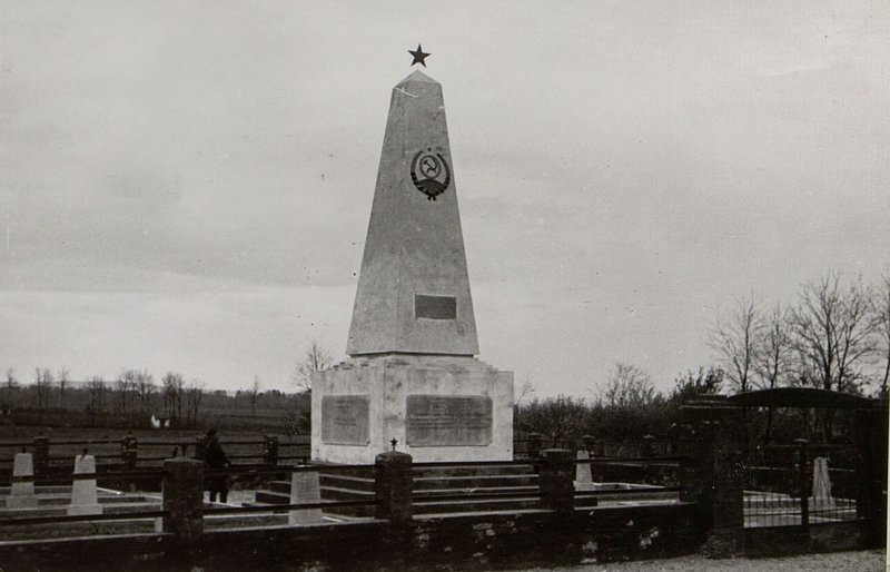 Фотография: д. Урхида. Воинское кладбище