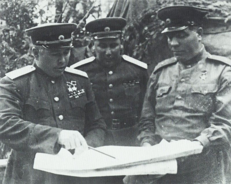 Commander-in-chief of the 1st Far Eastern Red Banner Army Colonel General A. Beloborodov setting a task to an officer