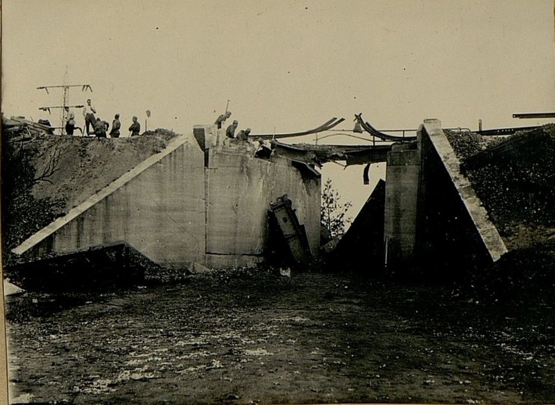 Фотография: Разрушенный путепровод 209 км гк 4