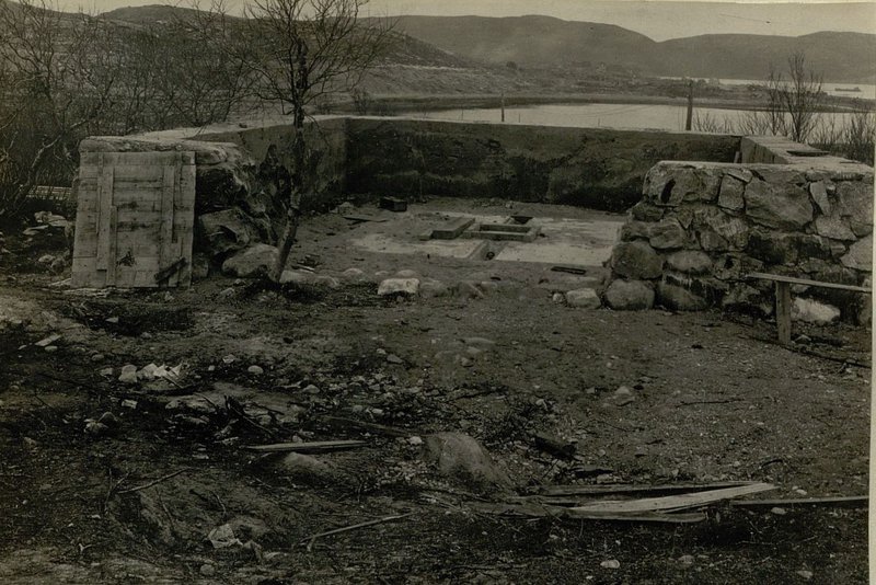 Фотография: Скрывающиеся огневые точки. (пулеметные и противогневая позицияехотные укрытия)