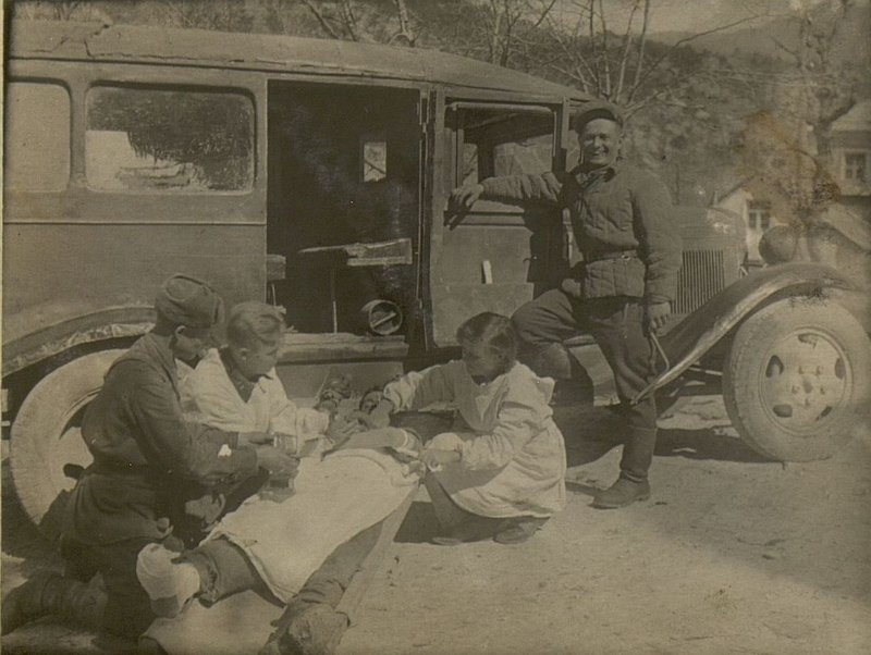 Image: First aid regiment for providing first aid to the wounded. (Chief of the medical unit of the regiment, military doctor of the II rank Shirobokov M.I., head of the first-aid station, military doctor of the II rank VB Shatsillo).