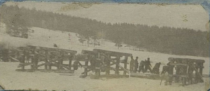 Фотография: Взвод лейтенанта Белова на установке рам