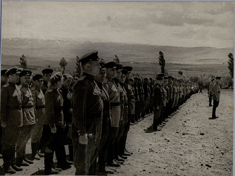 Фотография: Альбом "История 28 автомобильного полка, 1943-1944 гг."