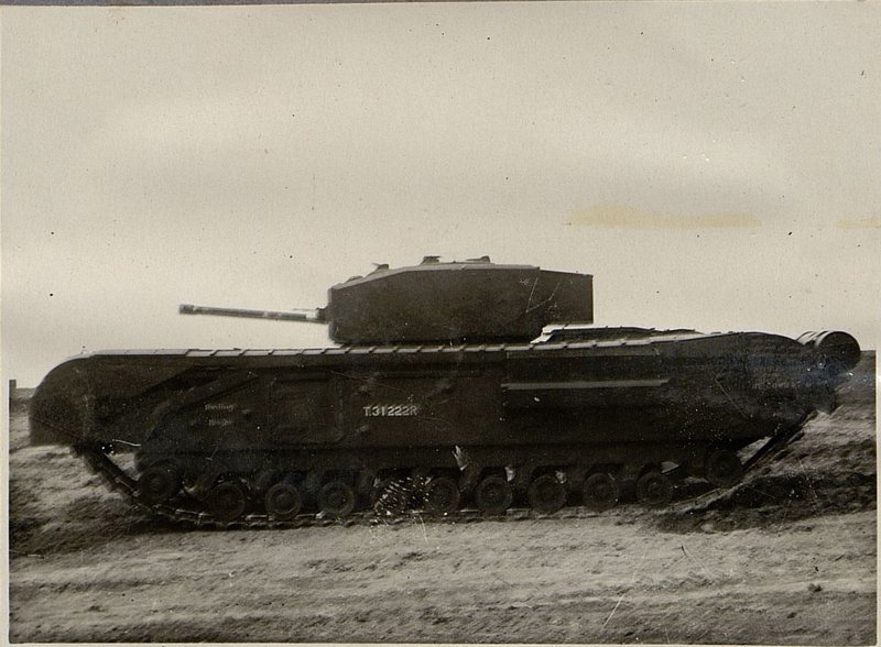 Фотография: Тяжелый танк МК-IV "Черчилль" (английский)