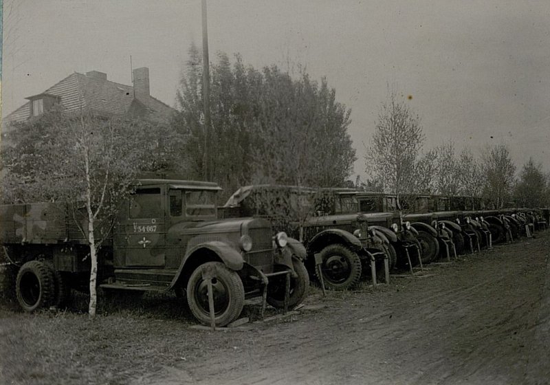 Image: mothballed cars