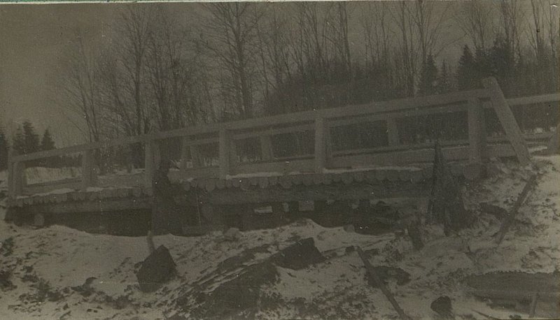 Фотография: Мост через ручей у Давыдово. Строил взвод лейтенанта Копылова I инженерной роты. Фото Маковенко 20.3.42