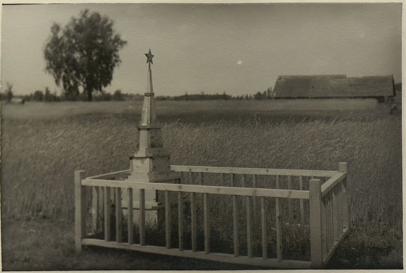 Image: War burial, Oshmyansky district, Dorgishki village