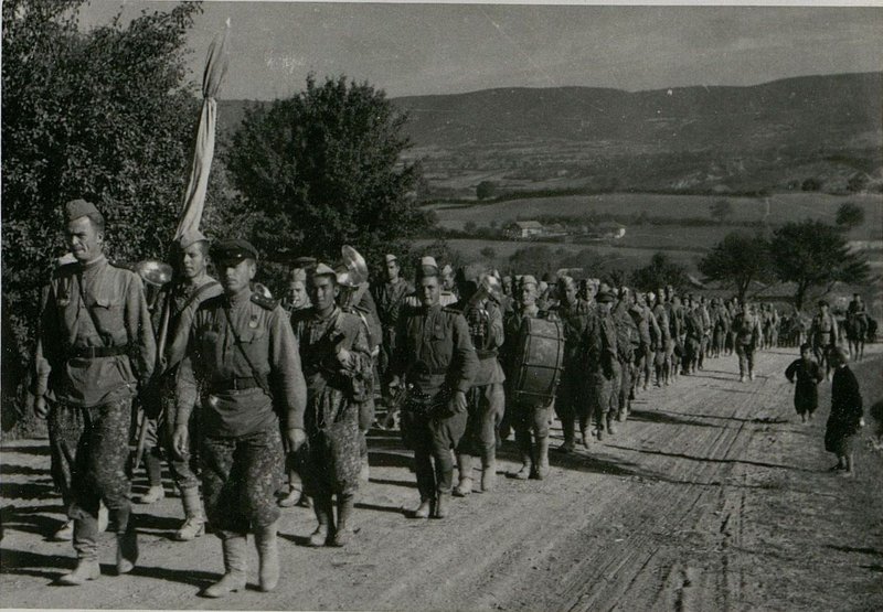 Фотография: Марш по земле Болгарии сентябрь 1944 г.