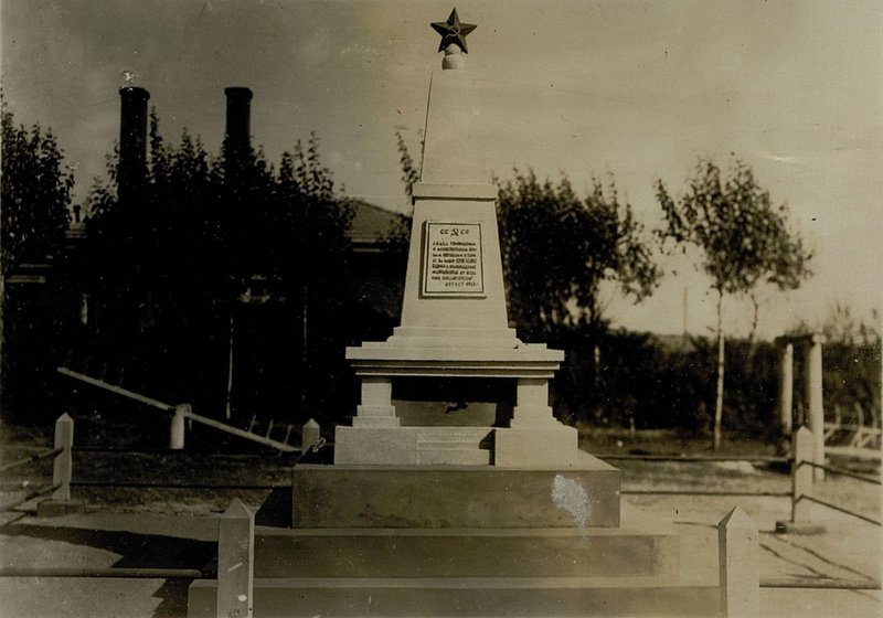 Фотография: Памятник, г. Синшаньчжень