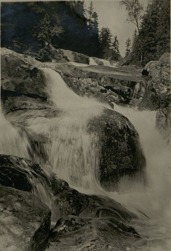 Image: Mountain Waterfalls in the Tatras. (action lane 1)