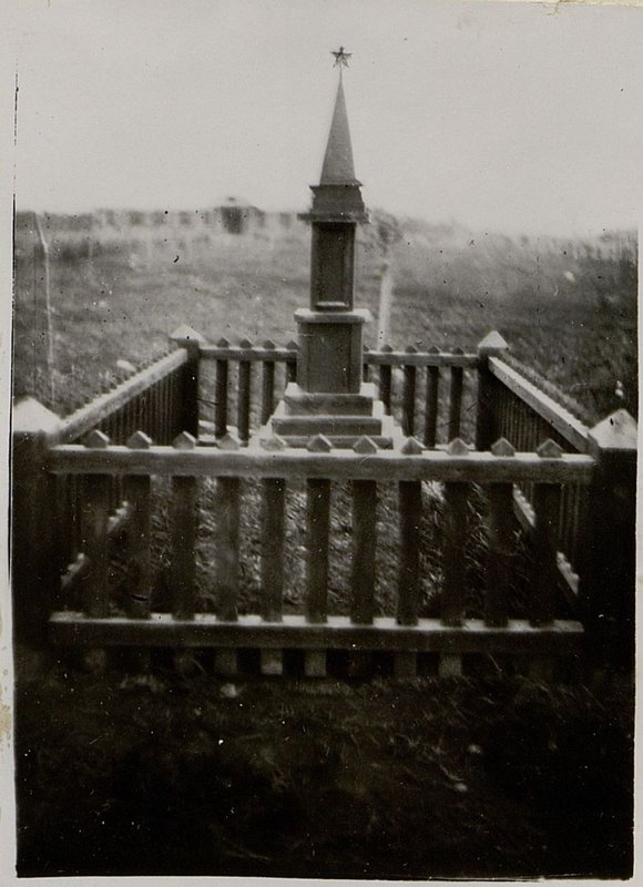 Image: War burial of the soldier Karpenko Safron,  Yuratishki