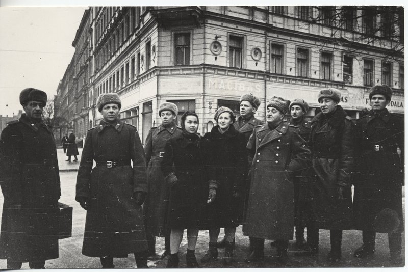 А.В. Александров среди военных.