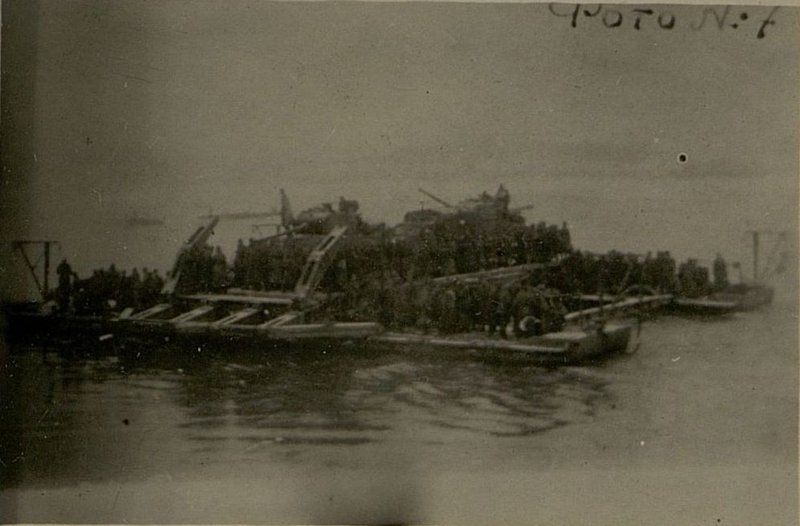 Image: Ferry crossing of tanks in the Chepel area