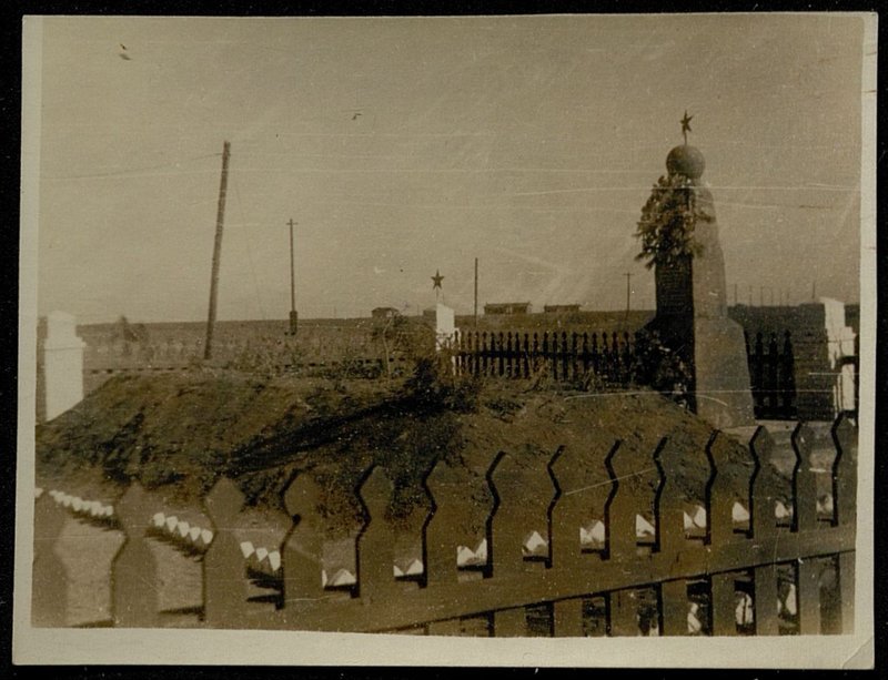 Original image: Mass grave, Manchuria, Aigun station
