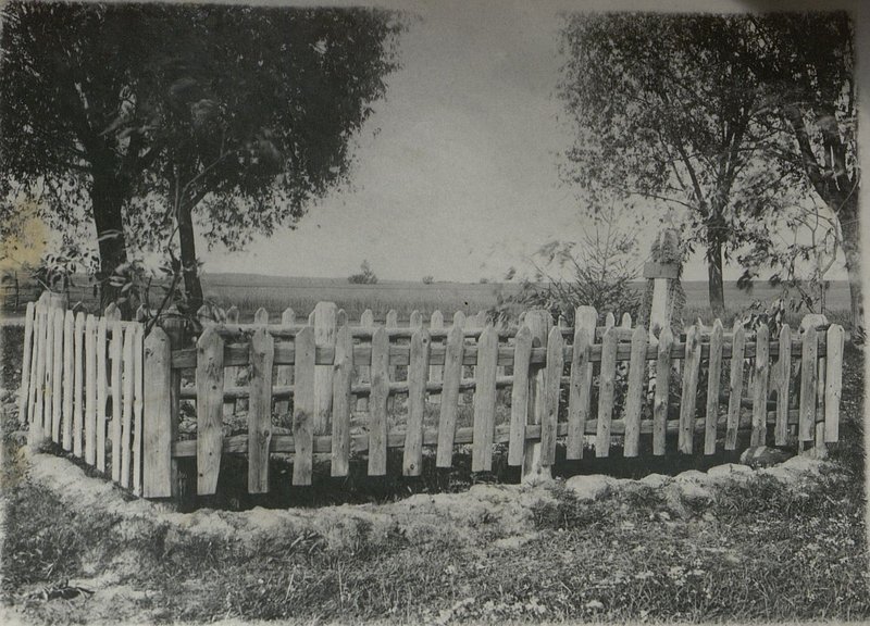 Фотография: Братская воинская могила № 8, Гродненская обл., Берестовицкий район, Б. Берестовицкий сельский совет, д. Лесневичи, юго-восточно 100 м деревни