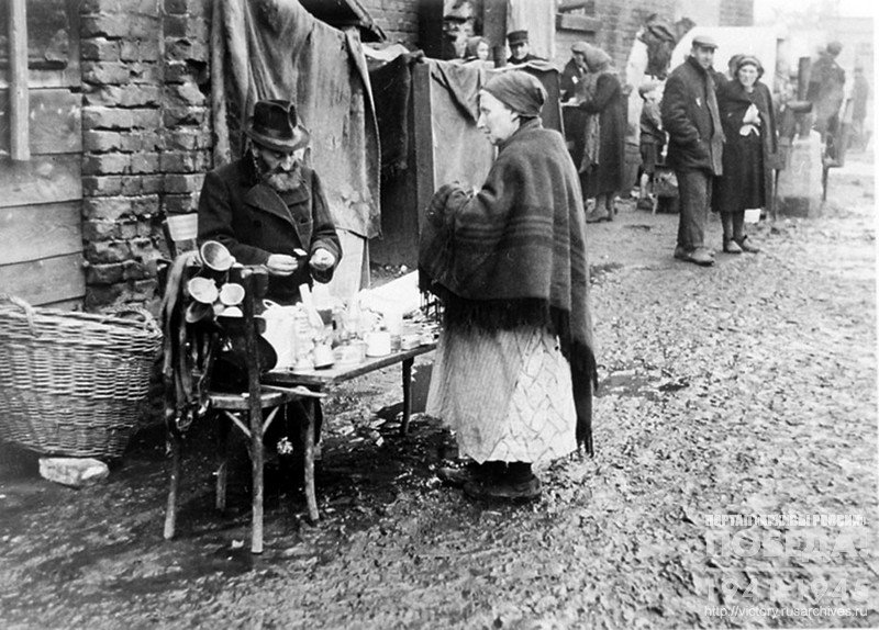Street scene in the Jewish ghetto in Kutno