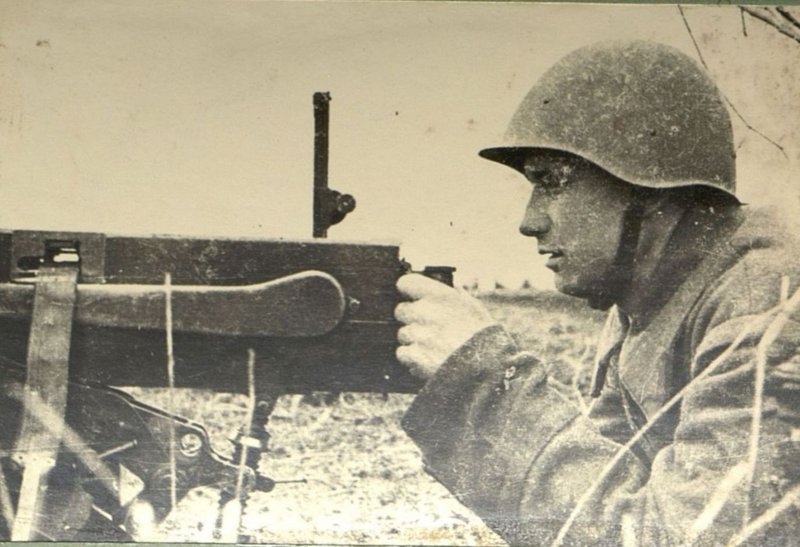 Image: Machine gunner Aregirevich