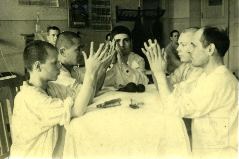 Group physical therapy for wounded in upper extremities with hand damages in evacuation hospital #1668. Kazan. 1941-1945