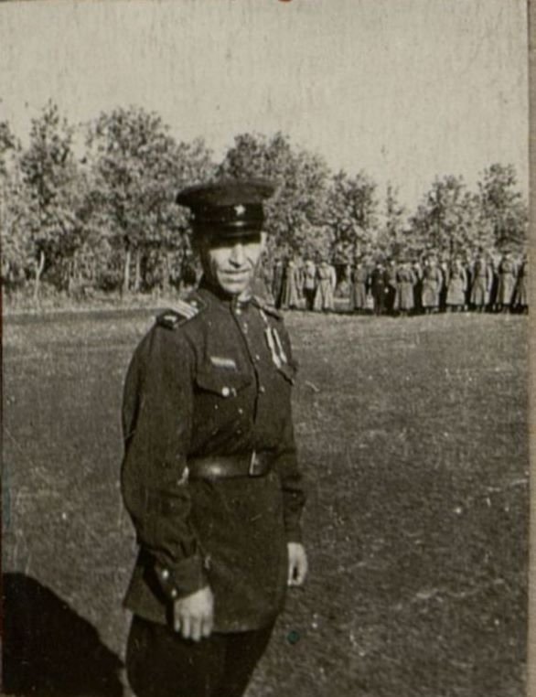 Фотография: Выступает герой Советского Союза сержант Каширин