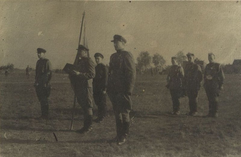 Image: Presentation of the Red Banner