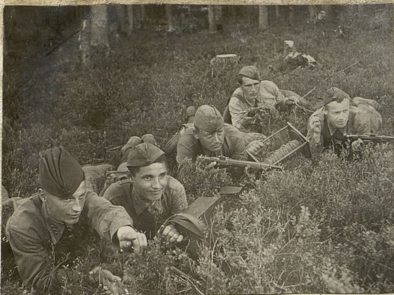 Фотография: Связисты в бою
