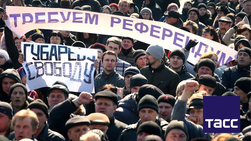 Participants of the rally for holding a referendum